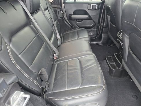 Used 2018 Jeep Wrangler Unlimited Sahara image 31