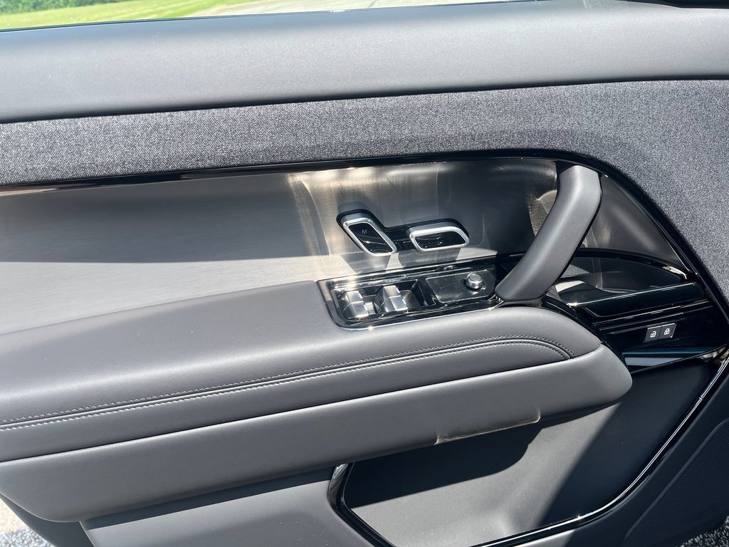 New 2026 Land Rover Range Rover Sport Dynamic SE AWD/4WD image 11