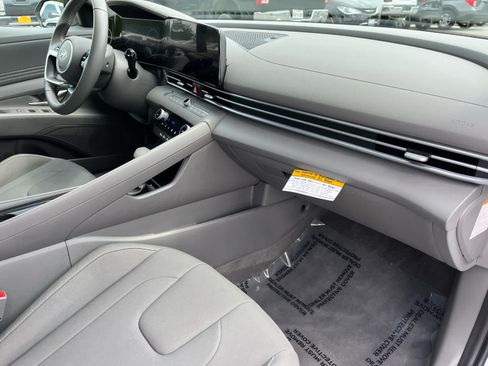 Used 2025 Hyundai Elantra SEL FWD image 33