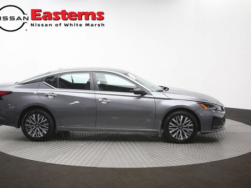 Used 2024 Nissan Altima 2.5 SV AWD/4WD image 46