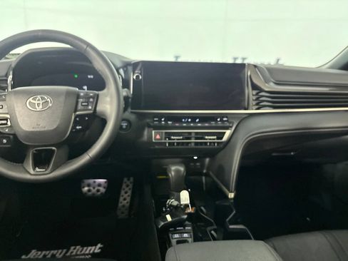 Used 2025 Toyota Camry XSE FWD image 26
