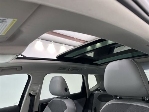 Used 2022 Volkswagen Taos SE image 18