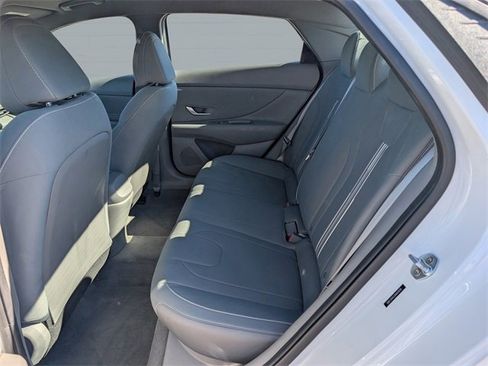 Used 2022 Hyundai Elantra SEL w/ Convenience Package image 12