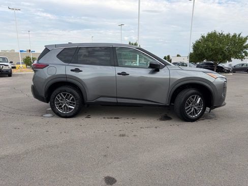 Used 2023 Nissan Rogue S AWD/4WD image 3