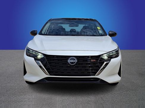 Used 2025 Nissan Sentra SR FWD image 2