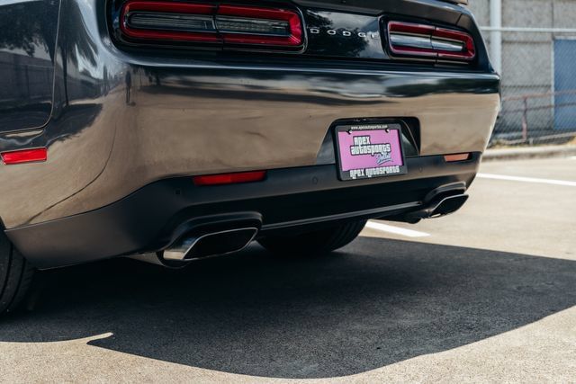 Used 2015 Dodge Challenger SRT w/ Technology Group RWD image 39