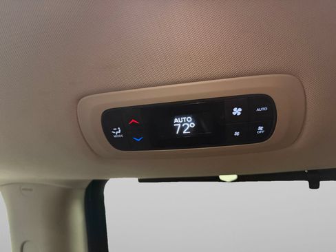 Used 2017 Chrysler Pacifica Touring-L FWD image 36