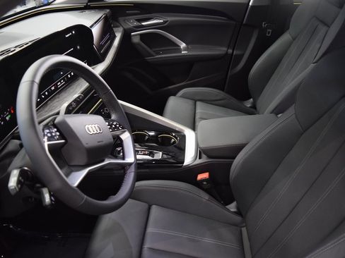 New 2025 Audi Q5 Prestige image 4