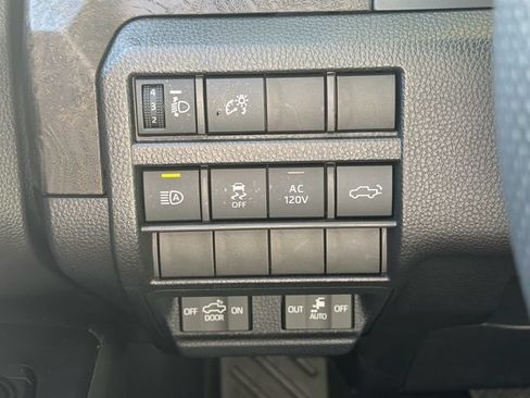 Used 2025 Toyota Tacoma Limited AWD/4WD image 36
