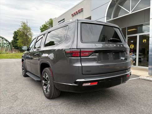 Certified 2024 Jeep Wagoneer L Series III w/ Flexible Seating Group AWD/4WD image 9