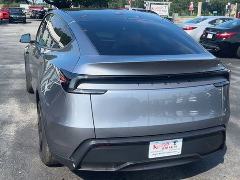 Used 2026 Tesla Model Y 2WD image 7