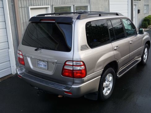 Used 2004 Toyota Land Cruiser image 21