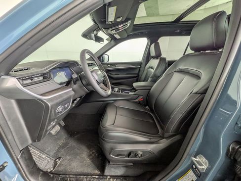 New 2026 Jeep Grand Cherokee Limited w/ Limited Altitude Package AWD/4WD image 16