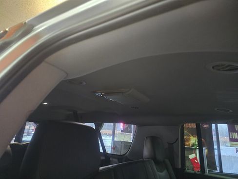 Used 2017 Cadillac Escalade ESV Premium Luxury image 21