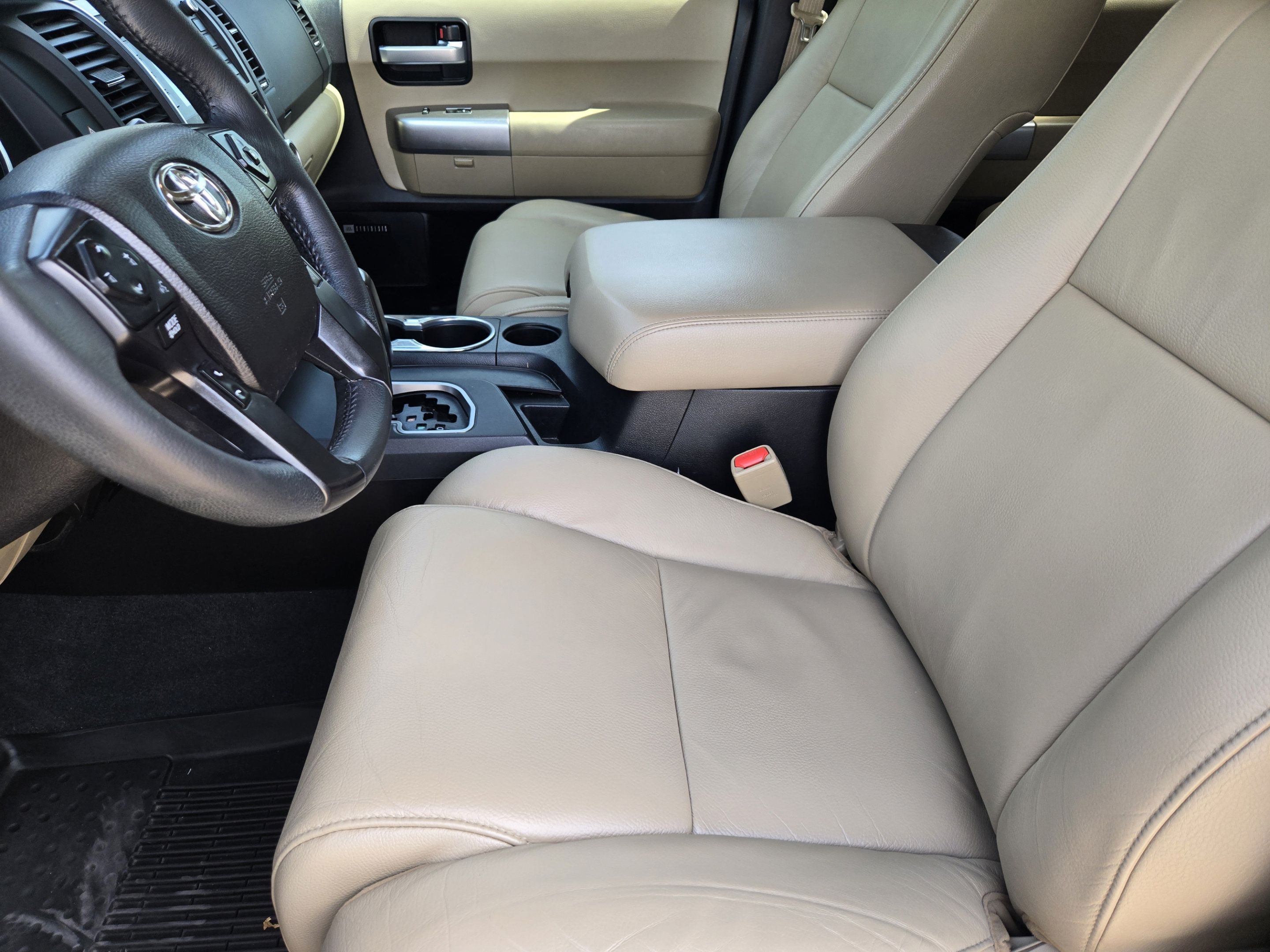 Used 2020 Toyota Sequoia Limited w/ Safety & Convenience Package AWD/4WD image 9