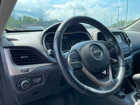 Used 2016 Jeep Cherokee Latitude w/ Cold Weather Group AWD/4WD image 7
