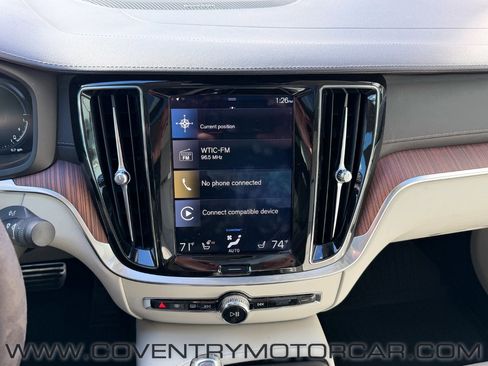 Used 2019 Volvo S60 T8 Inscription image 16