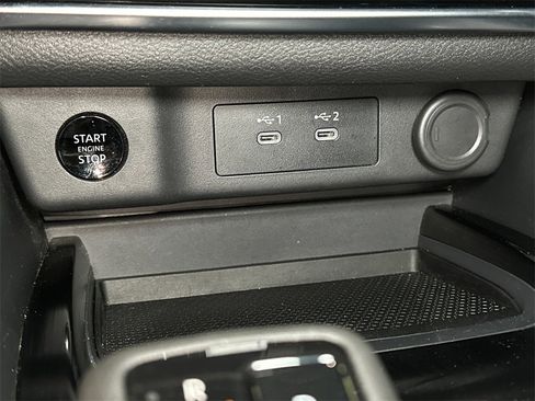 Used 2024 Nissan Rogue S image 27