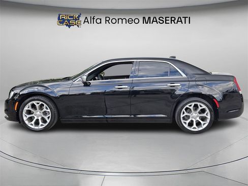 Used 2020 Chrysler 300 C image 3