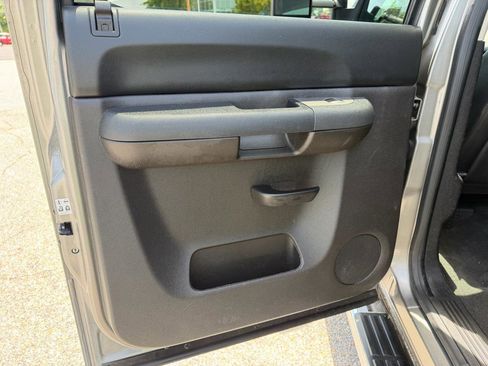 Used 2014 Chevrolet Silverado 2500 LT w/ Interior Plus Package AWD/4WD image 28
