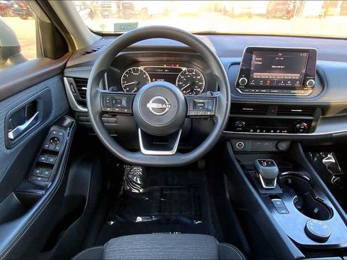 Used 2023 Nissan Rogue SV image 6