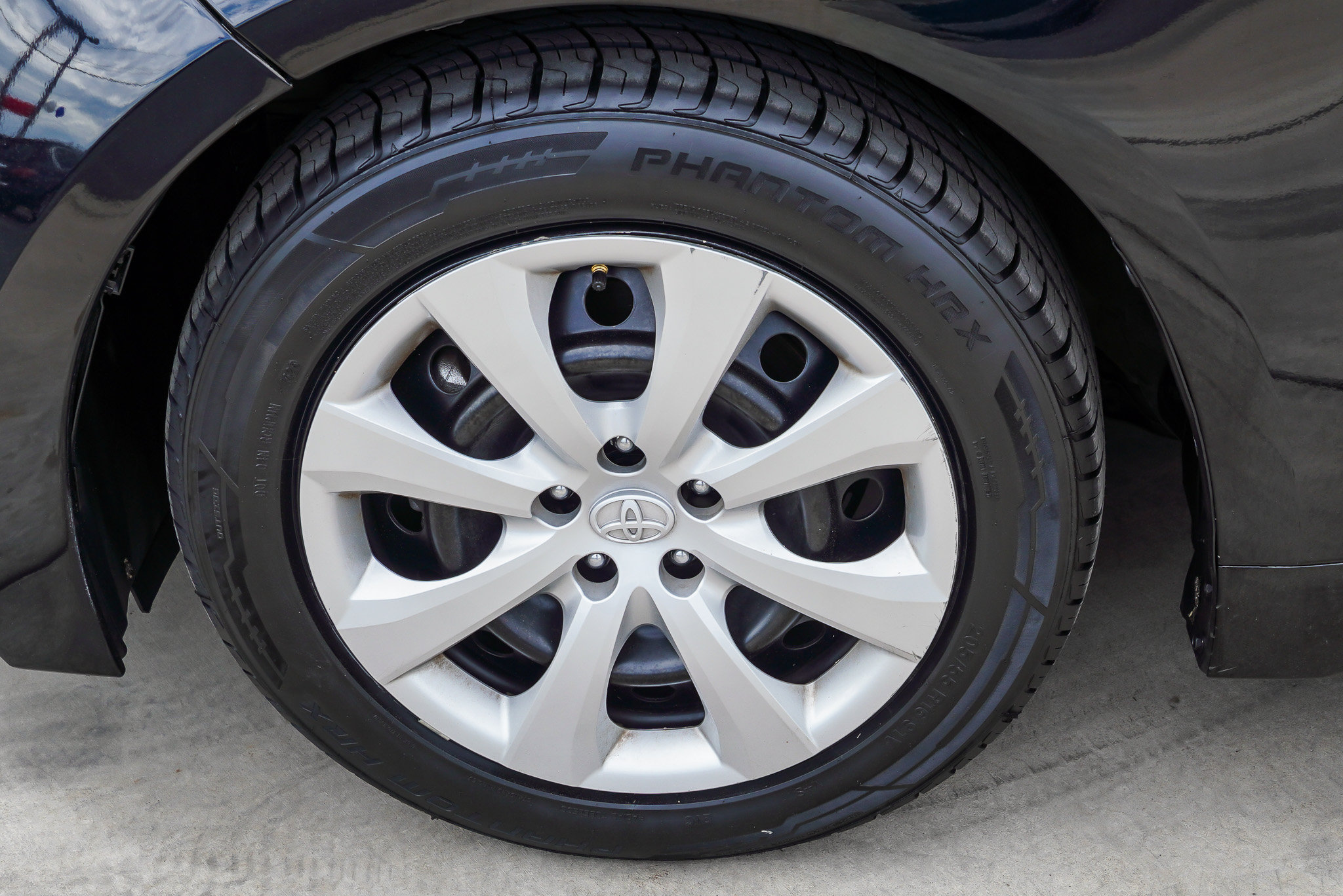 Used 2025 Toyota Corolla LE FWD image 12