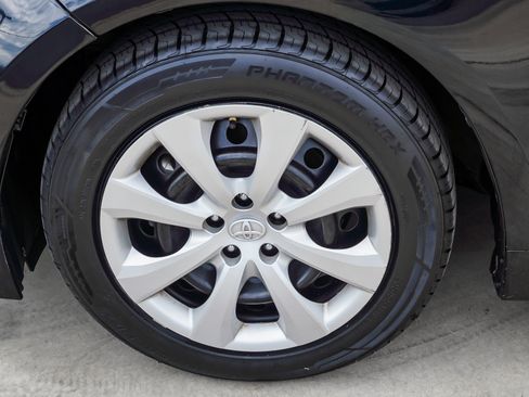 Used 2025 Toyota Corolla LE FWD image 12