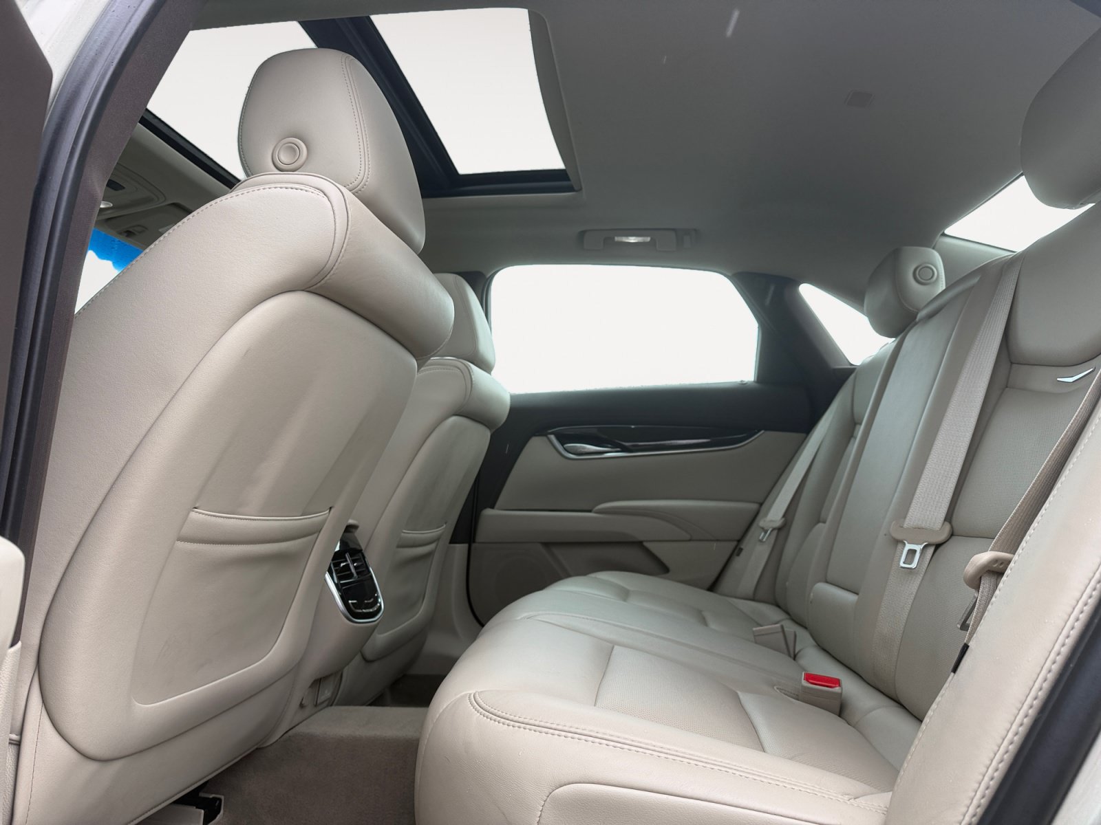 Certified 2016 Cadillac XTS Premium FWD image 13