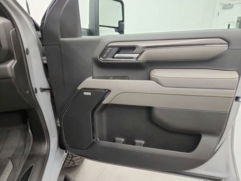 Used 2025 Chevrolet Silverado 2500 ZR2 w/ Technology Package image 42