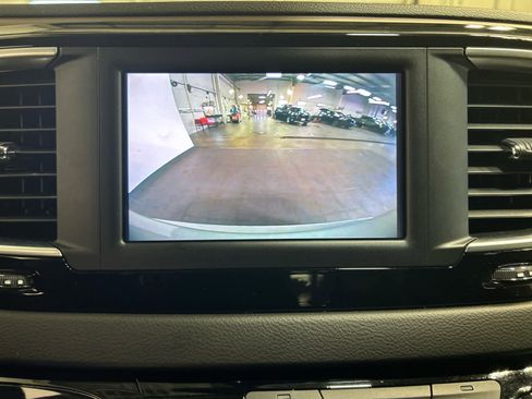 Used 2024 Chrysler Voyager LX FWD image 5