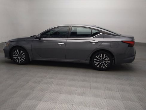 Used 2024 Nissan Altima 2.5 SV w/ SV Premium Package FWD image 3