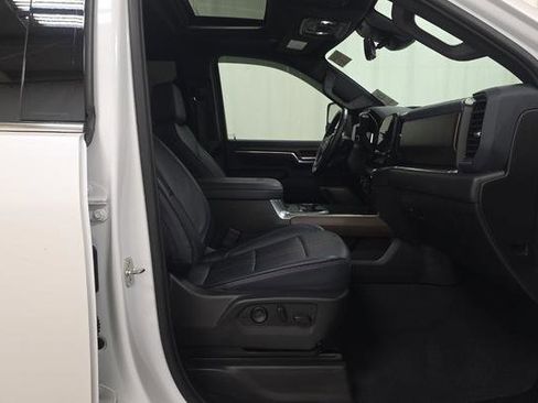 Used 2024 Chevrolet Silverado 2500 High Country w/ High Country Premium Package AWD/4WD image 6