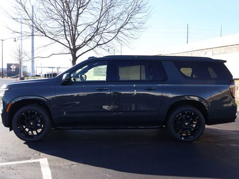 New 2026 Chevrolet Suburban RST image 4