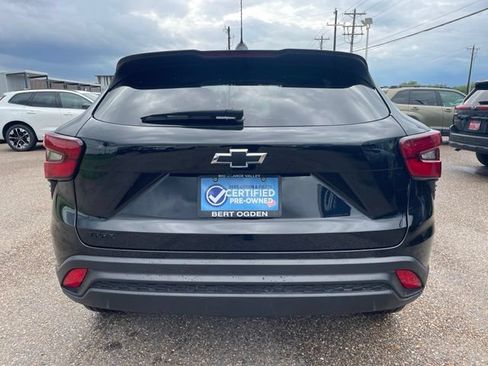 Used 2024 Chevrolet Trax LS w/ LS Convenience Package FWD image 8