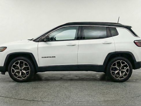 Used 2025 Jeep Compass Limited image 5