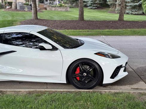 Used 2021 Chevrolet Corvette Stingray Coupe w/ Z51 Performance Package RWD image 3
