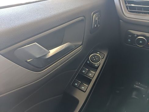 Used 2025 Ford Escape Platinum image 27