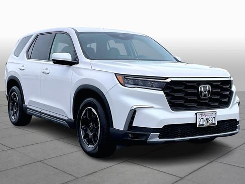 Used 2025 Honda Pilot EX-L image 2