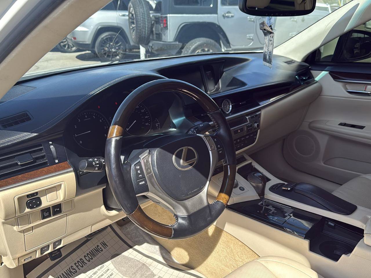 Used 2015 Lexus ES 350 w/ Luxury Package FWD image 8