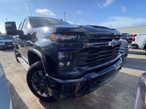 Used 2024 Chevrolet Silverado 2500 Custom w/ Custom Value Package AWD/4WD image 1