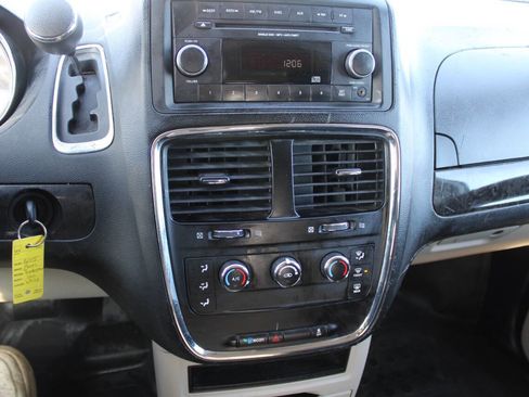 Used 2015 RAM C/V Tradesman image 11
