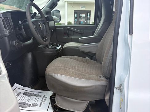 Used 2017 Chevrolet Express 3500 LT w/ LT Preferred Equipment Group RWD image 9
