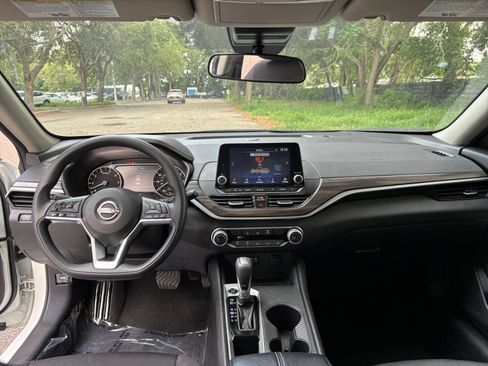 Used 2025 Nissan Altima 2.5 SV FWD image 30