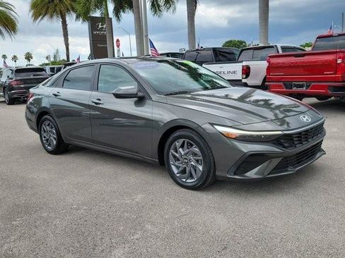 Certified 2024 Hyundai Elantra SEL FWD image 3