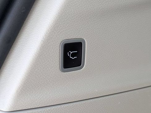 Used 2024 Chrysler Pacifica Limited FWD image 14