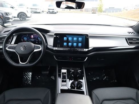 Used 2025 Volkswagen Atlas Cross Sport SE image 13