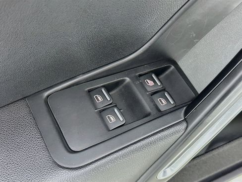 Used 2019 Volkswagen Beetle 2.0T S FWD image 18