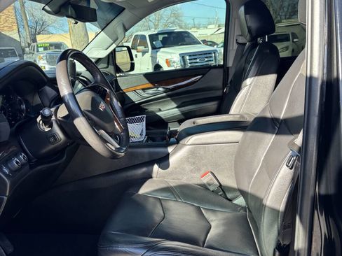 Used 2019 Cadillac Escalade Luxury w/ Escalade Sport Edition image 7