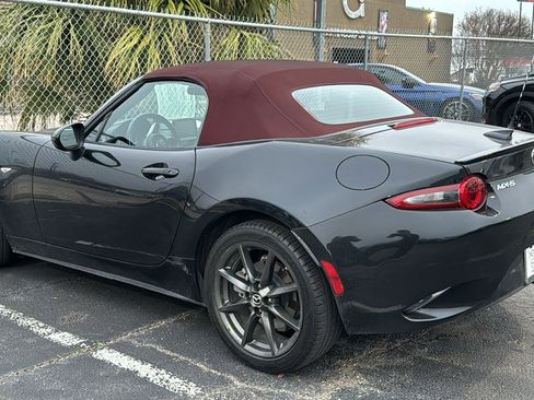 Used 2018 MAZDA MX-5 Miata Club image 5