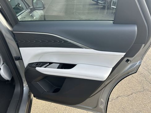 Used 2024 Cadillac Lyriq Luxury image 14